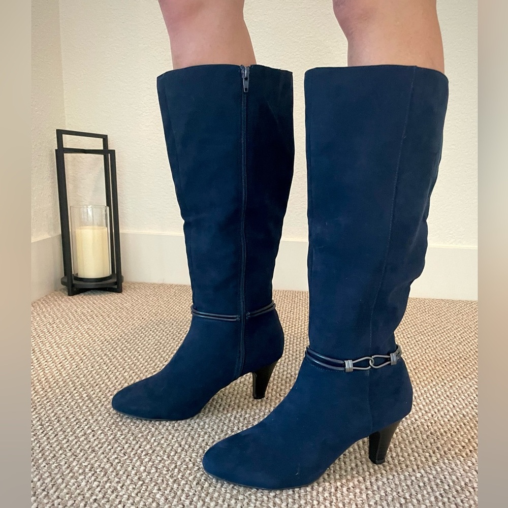 BRAND NEW 7.5 Elegant Navy Suede Boots